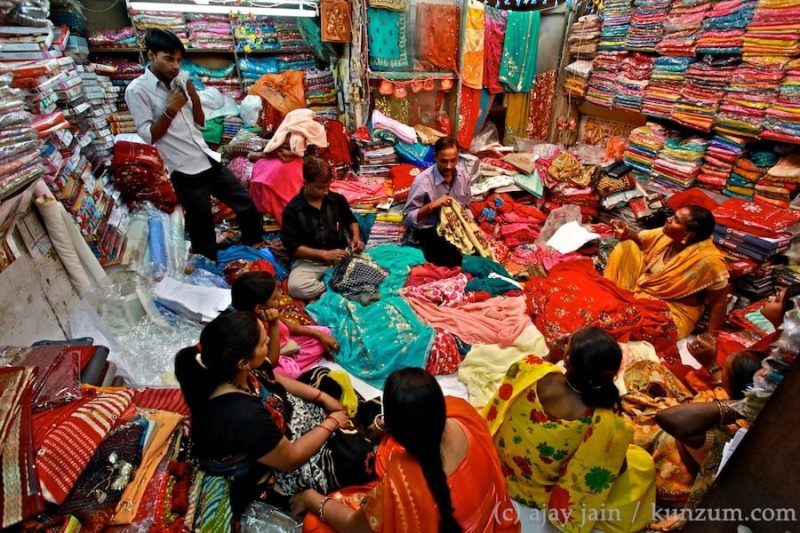6 Famous markets for kurta shopping in Delhi